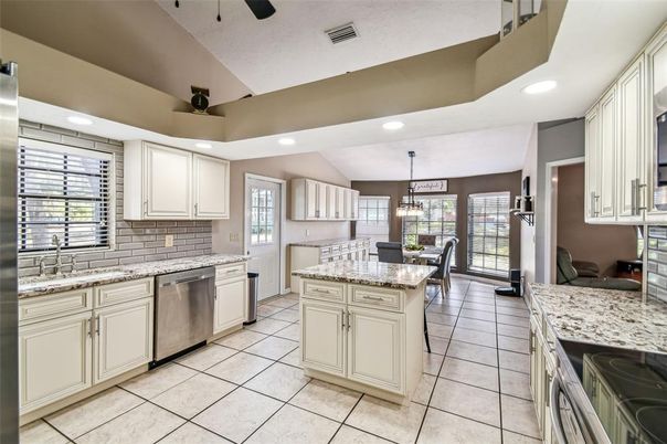 Dining room, Interior, Kitchen, Pendant Lights, Recessed Lighting, Stainless Steel Appliances