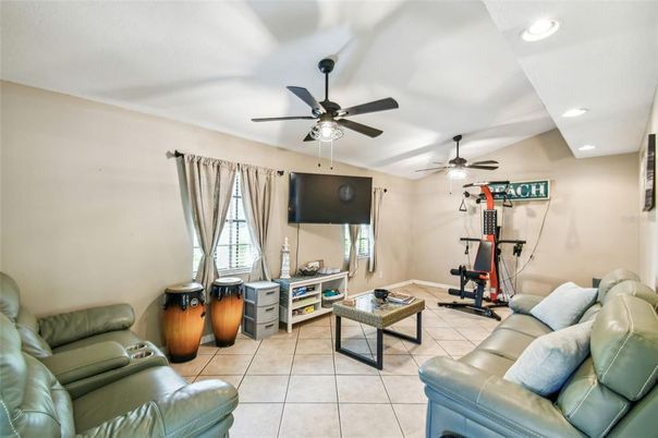Fitness Equipment, Interior, Living room, Recessed Lighting