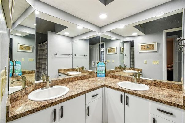 Bathroom, Dual Sink Vanities, Interior, Recessed Lighting