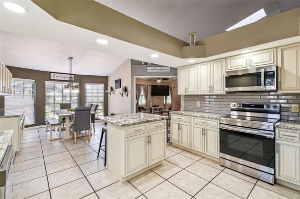 Dining room, Interior, Kitchen, Pendant Lights, Recessed Lighting, Stainless Steel Appliances