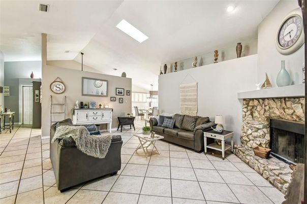 Fireplace, Interior, Living room, Pendant Lights, Piano, Recessed Lighting