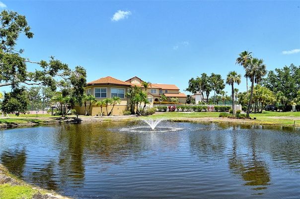Exterior, Lake
