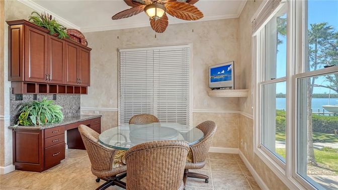 Dining room, Interior