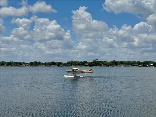 Exterior, Lake