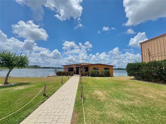 Exterior, Lake