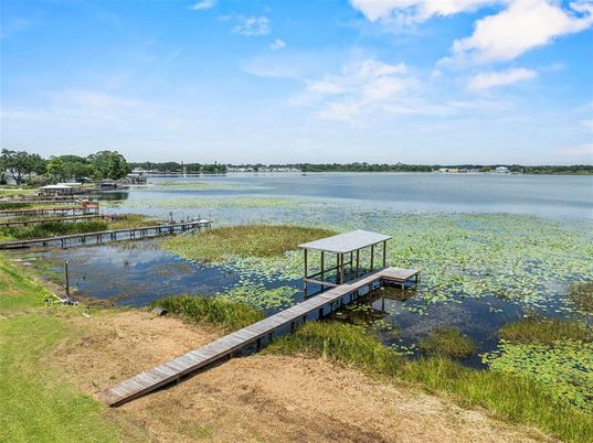 Exterior, Lake
