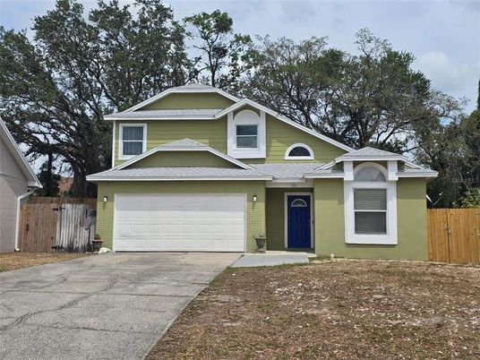 Attached, Exterior, Facade, American Craftsman