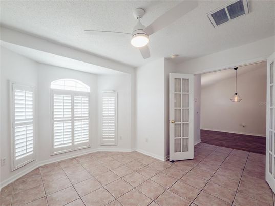 Empty room, Interior, Pendant Lights