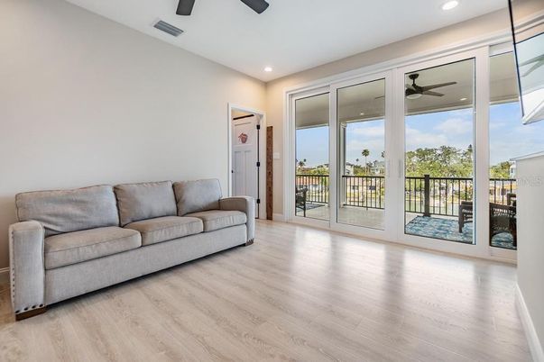 Interior, Recessed Lighting, Water, Wood Texture Flooring