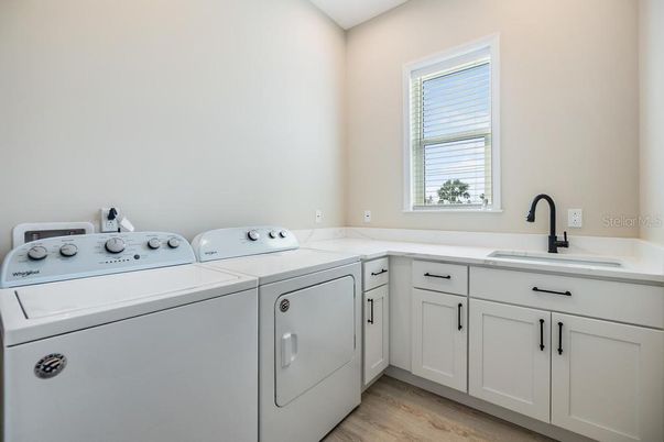 Interior, Washer, Wood Texture Flooring