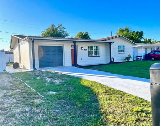 Attached, Exterior, Facade, Ranch