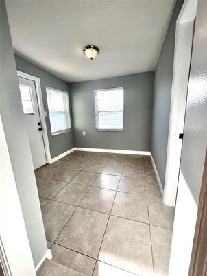 Empty room, Interior