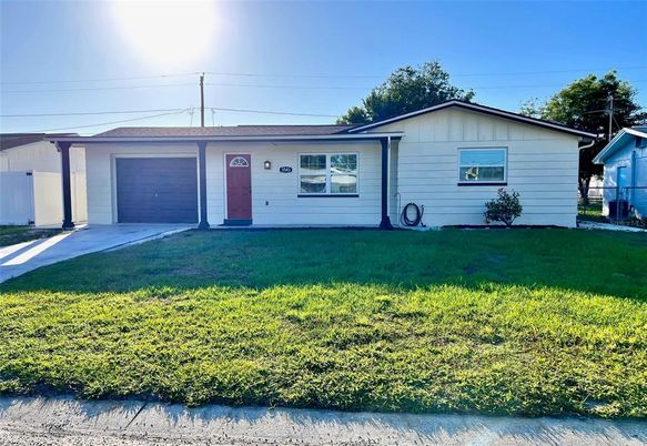 Attached, Exterior, Facade, Ranch