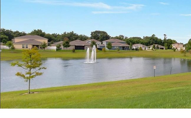 Exterior, Lake