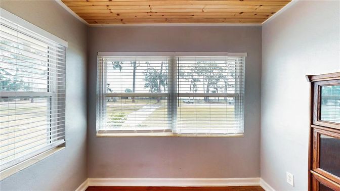 Empty room, Interior, Wooden Ceilings