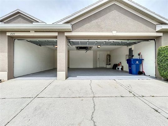 Exterior, Garage