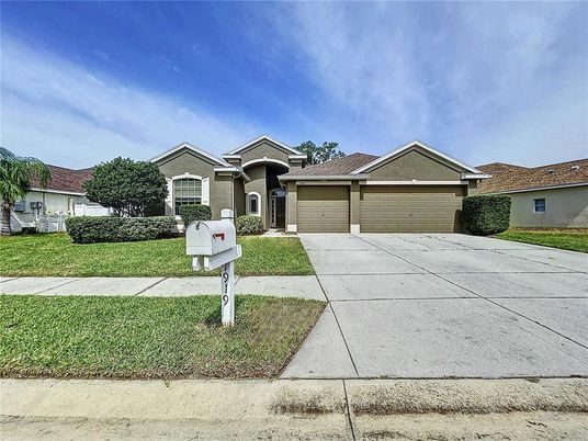 Attached, Exterior, Facade, Ranch