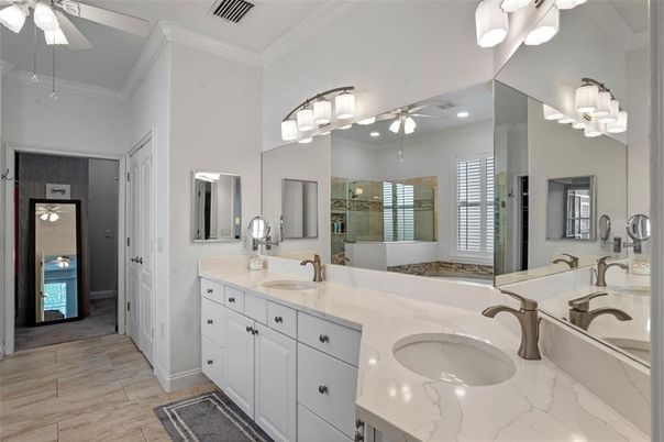Bathroom, Dual Sink Vanities, Interior, Recessed Lighting