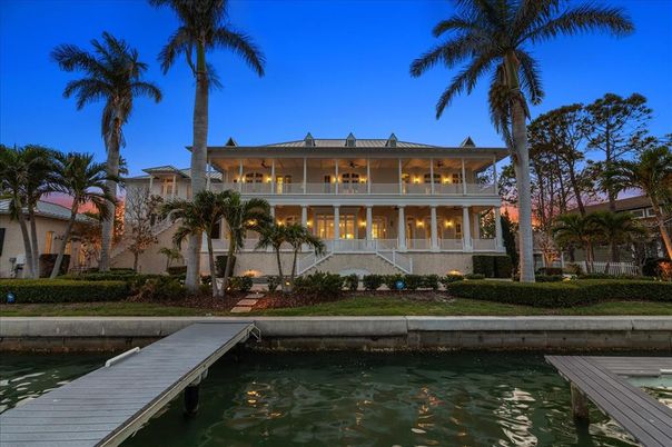 Exterior, Lake