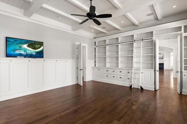 Empty room, Interior, Recessed Lighting, Wood Texture Flooring