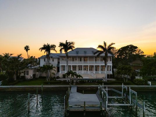 Exterior, Lake