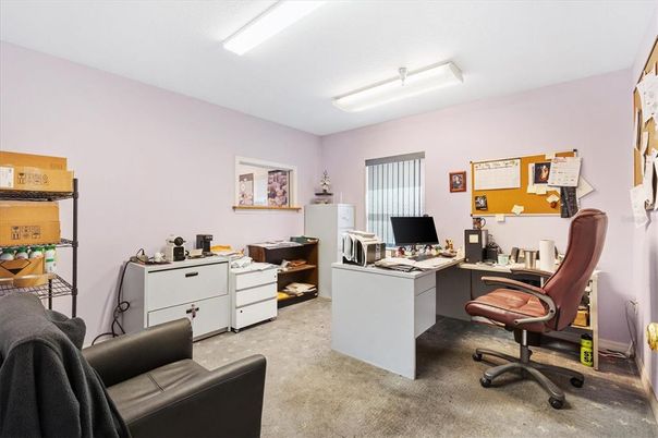 Home Office, Interior