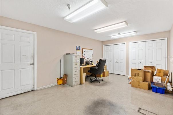 Home Office, Interior