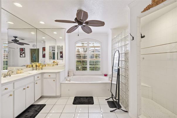 Bathroom, Dual Sink Vanities, Interior, Recessed Lighting