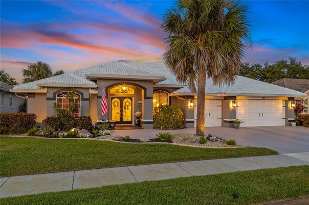 Attached, Exterior, Facade, Ranch