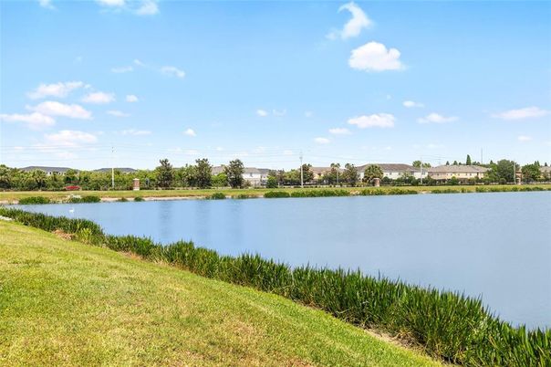Exterior, Lake