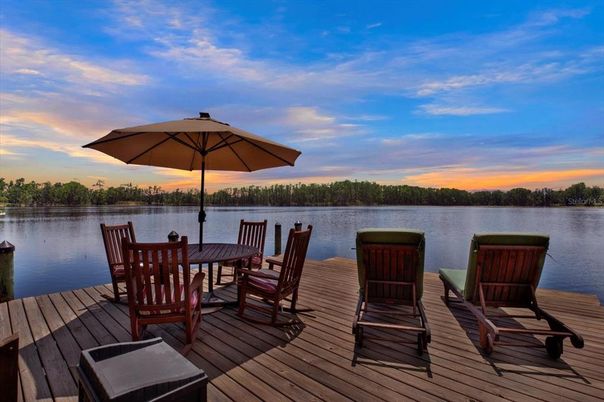 Exterior, Lake
