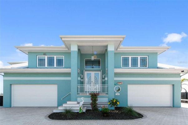 Attached, Exterior, Facade, Modern