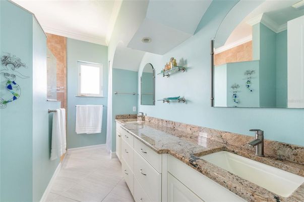 Bathroom, Dual Sink Vanities, Interior