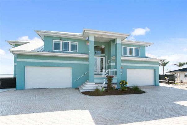 Attached, Exterior, Facade, Modern