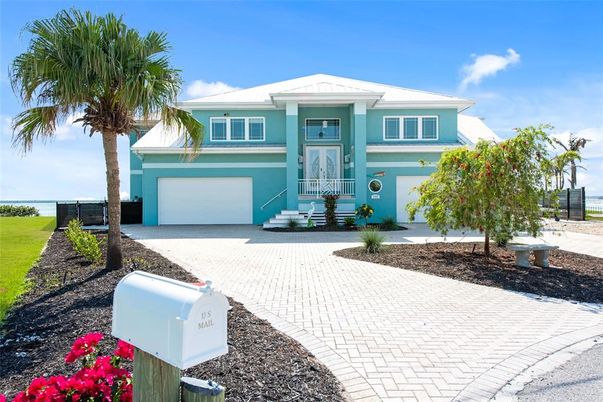 Attached, Exterior, Facade, Raised Ranch