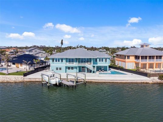 Exterior, Lake