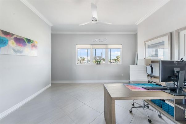 Home Office, Interior