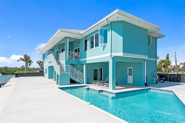 Exterior, Pool