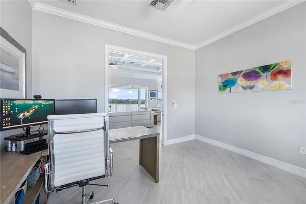 Home Office, Interior