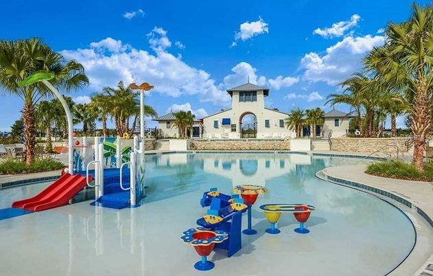 Exterior, Playground, Pool