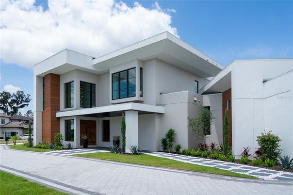 Exterior, Facade, Modern