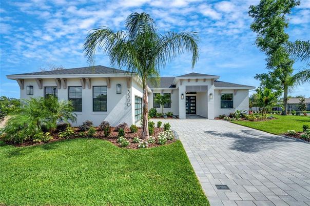 Backyard, Exterior, Facade, Ranch