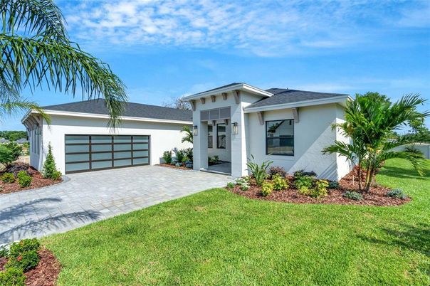 Attached, Backyard, Exterior, Facade, Modern