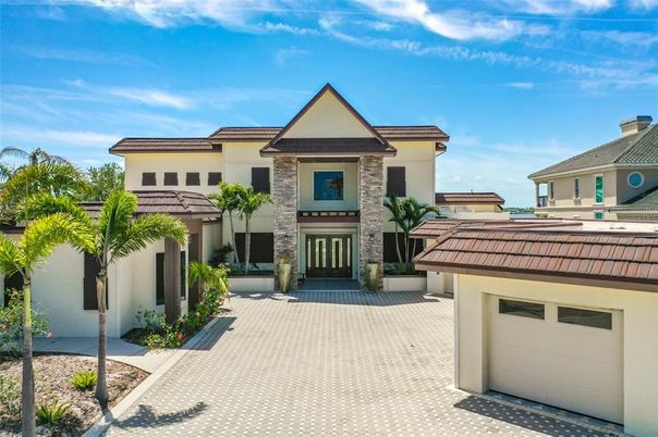 Attached, Exterior, Facade, Mediterranean
