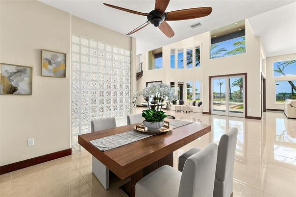 Dining room, Interior, Recessed Lighting