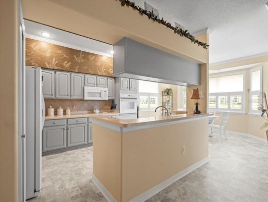 Dining room, Interior, Kitchen, Recessed Lighting
