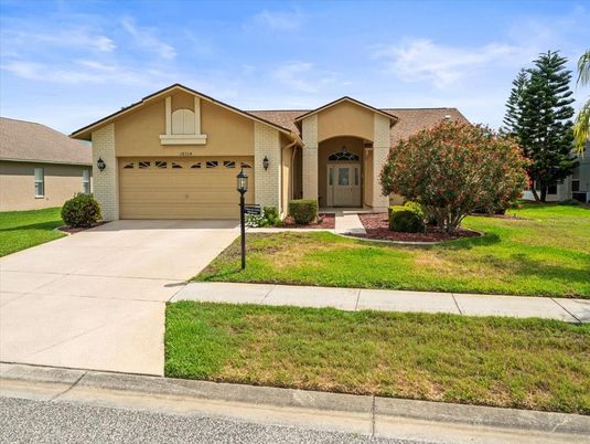 Attached, Exterior, Facade, Ranch