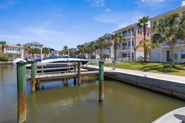 Exterior, Lake