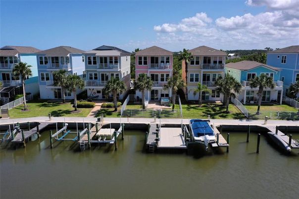 Exterior, Lake