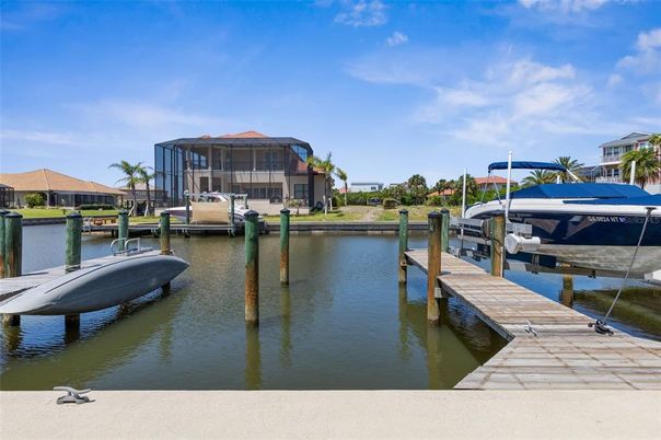 Exterior, Lake